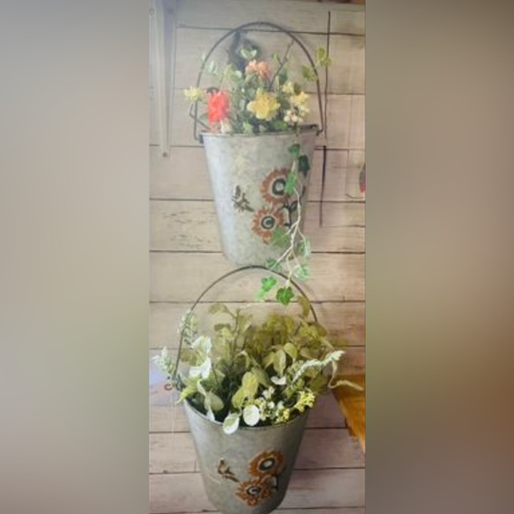 *Washed Metal Sunflower & Bee Wall Buckets Set of 2 - Picture 11 of 11